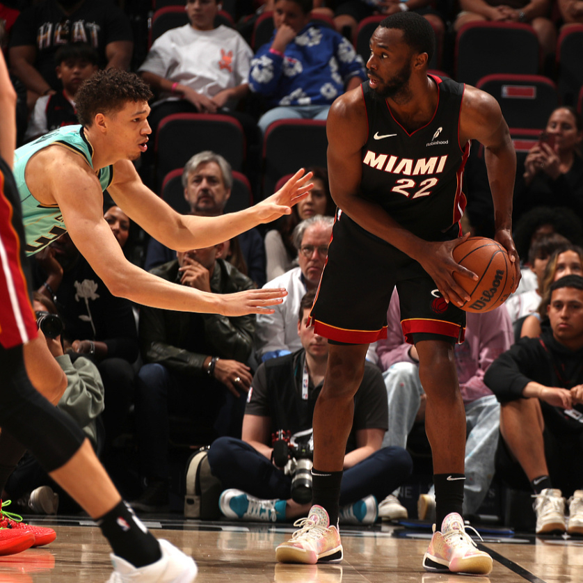 尼克斯逆转热火,霍勒迪点燃赛场 尼克斯逆转热火,霍勒迪点燃赛场