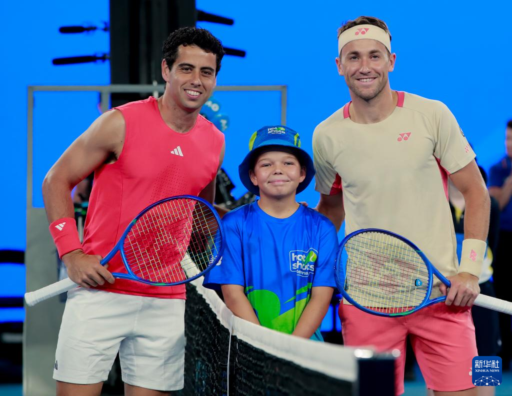 澳网完胜ATP总决赛,鲁德点燃赛场 澳网完胜ATP总决赛,鲁德点燃赛场