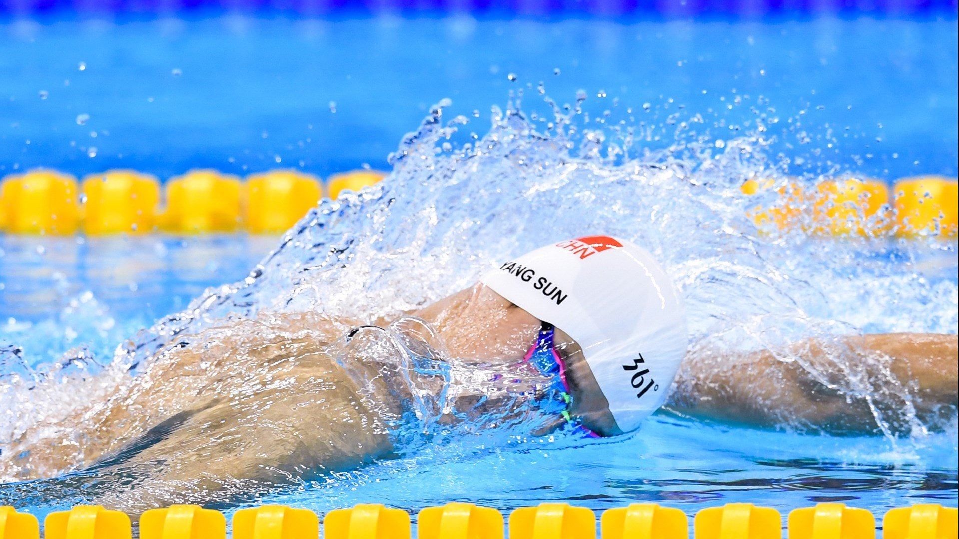 东方巨龙鏖战绿衫军，欧文点燃跨洋篮球之火